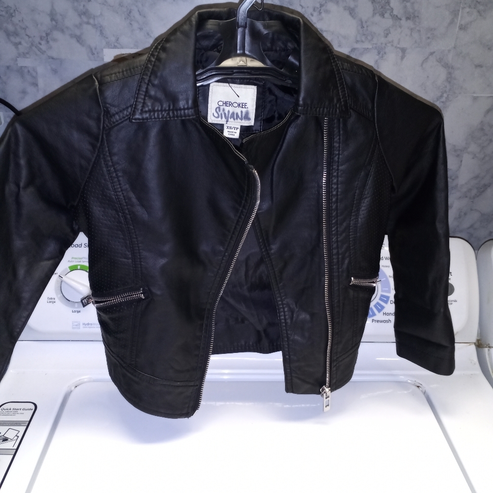 Cherokee child's XS Black